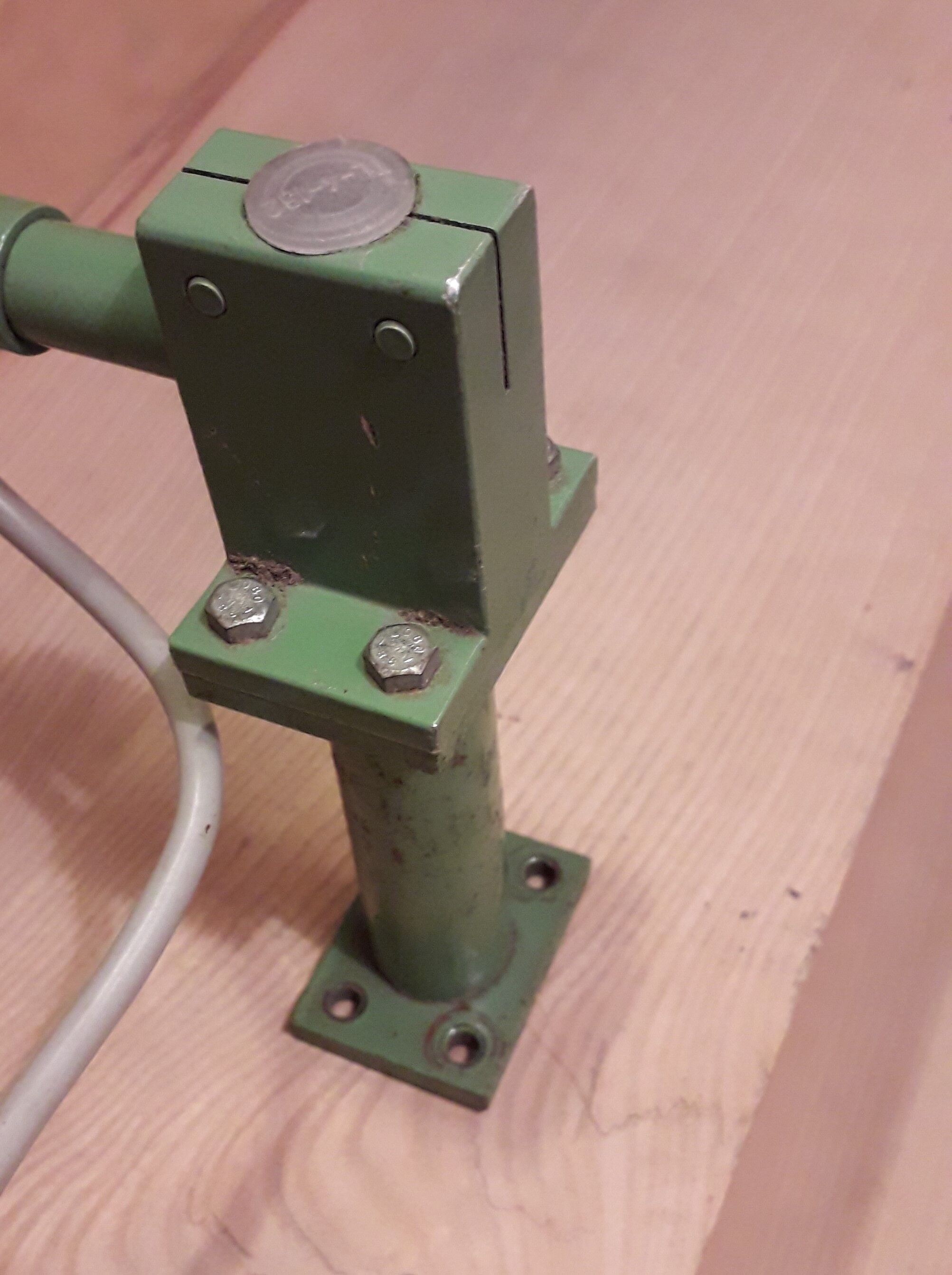 Workshop 2 articulated lamp arms