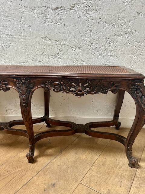 Cane crisscross bench seat