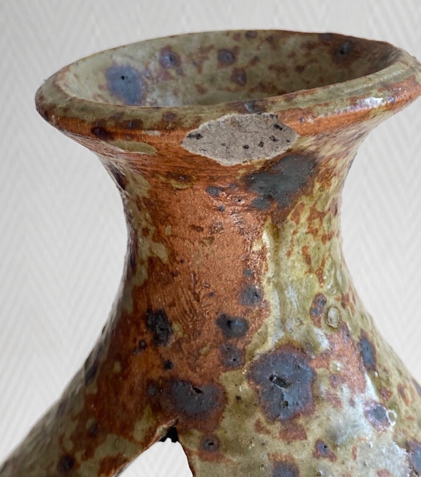 Ceramic candle holder to identify