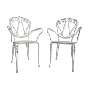 Pair of chairs in white