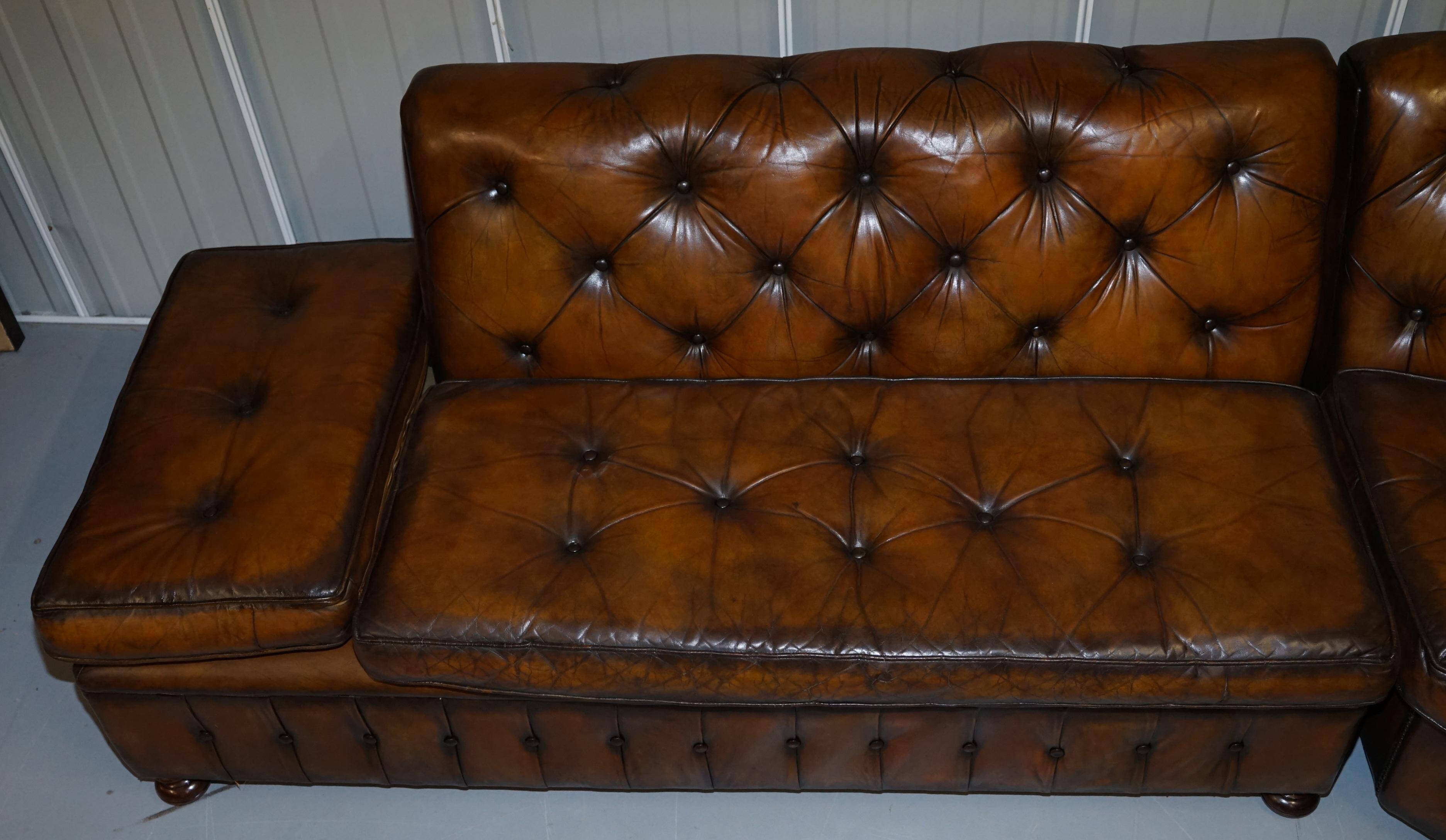 Vintage Chesterfield corner sofa in hand-dyed leather with solid walnut feet.