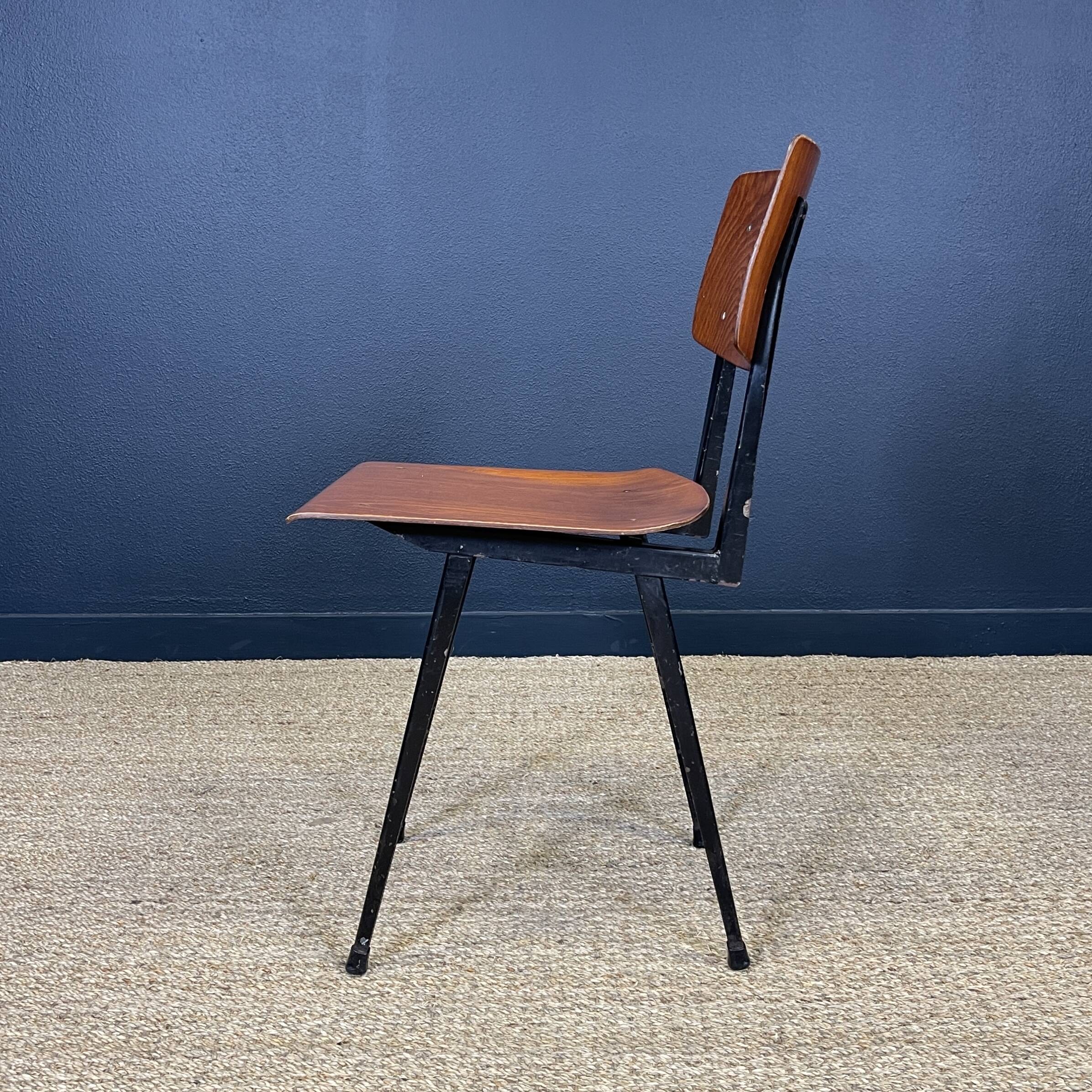 Ensemble de 4 chaises obo 60.10 bois miel pieds compas noirs