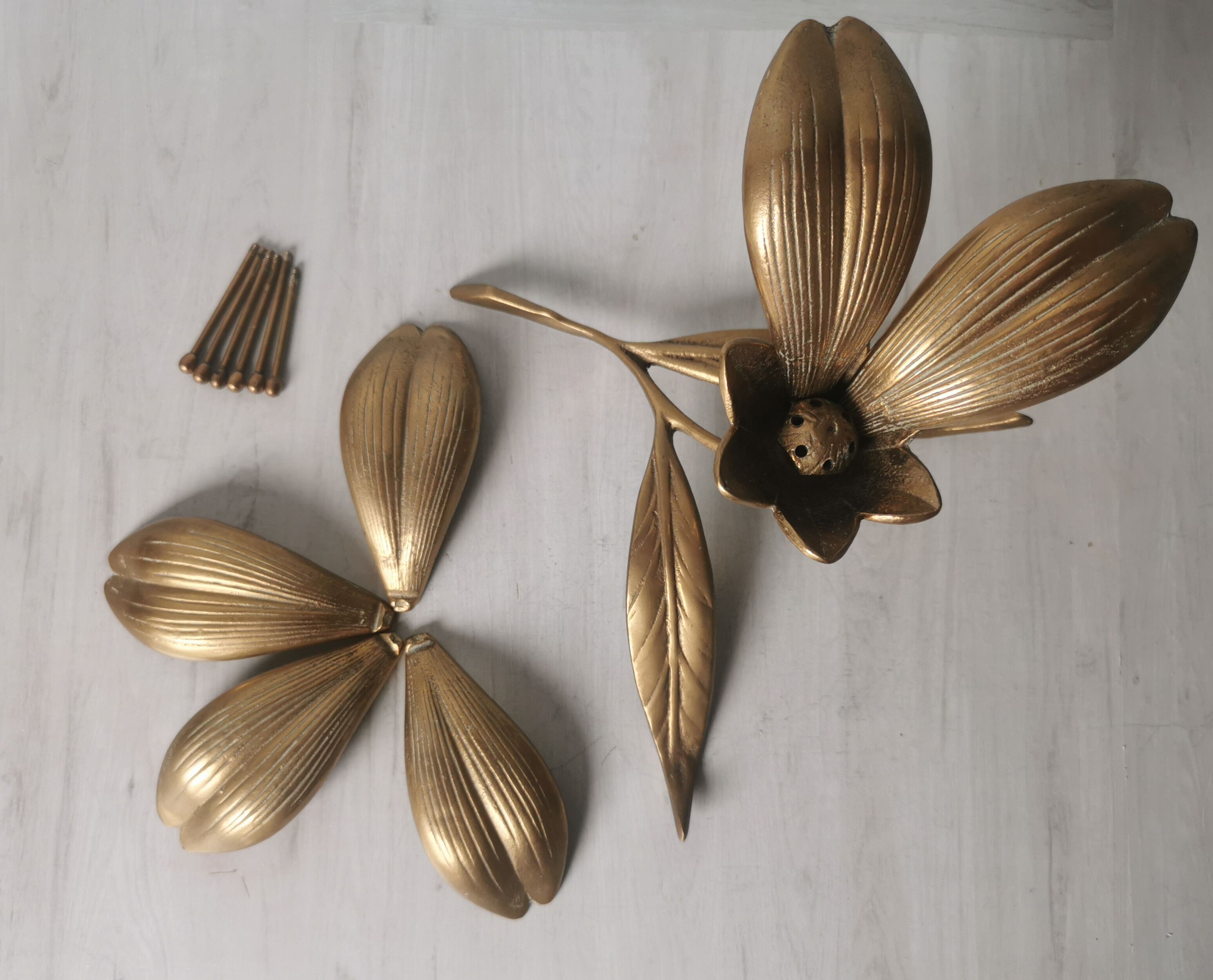 Brass ashtray fleur de lys with petals