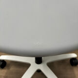 Chaise pivotante sedus turn around en tissu violet