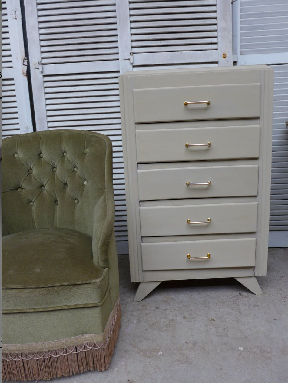 Vintage dresser