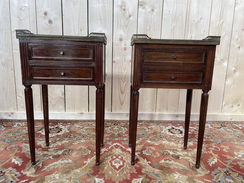 Paire de tables de chevet de style Louis XV en acajou