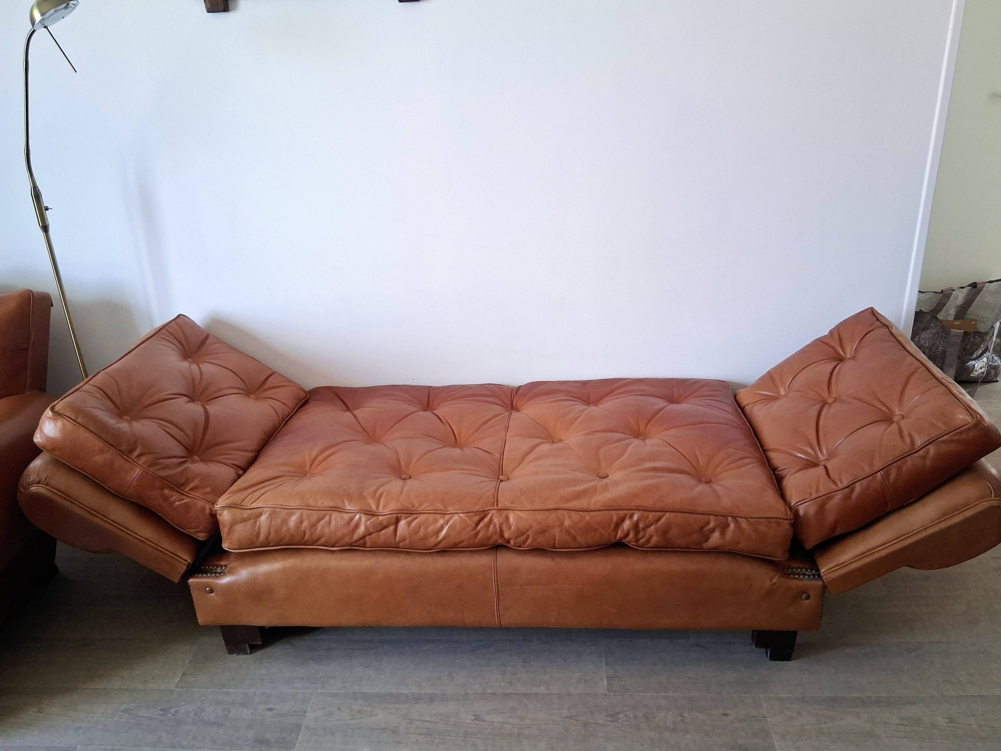 Art Deco leather daybed from the 1950s/60s.