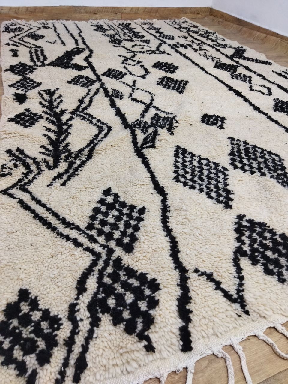 Handmade moroccan berber carpet 305 x 195 cm