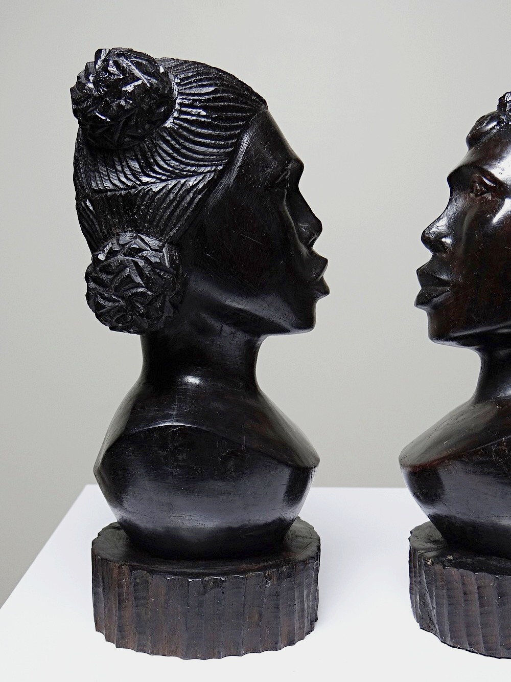Couple of Malagasy busts in dark exotic wood, carved, craftsmanship from the 1940s to 1970s.