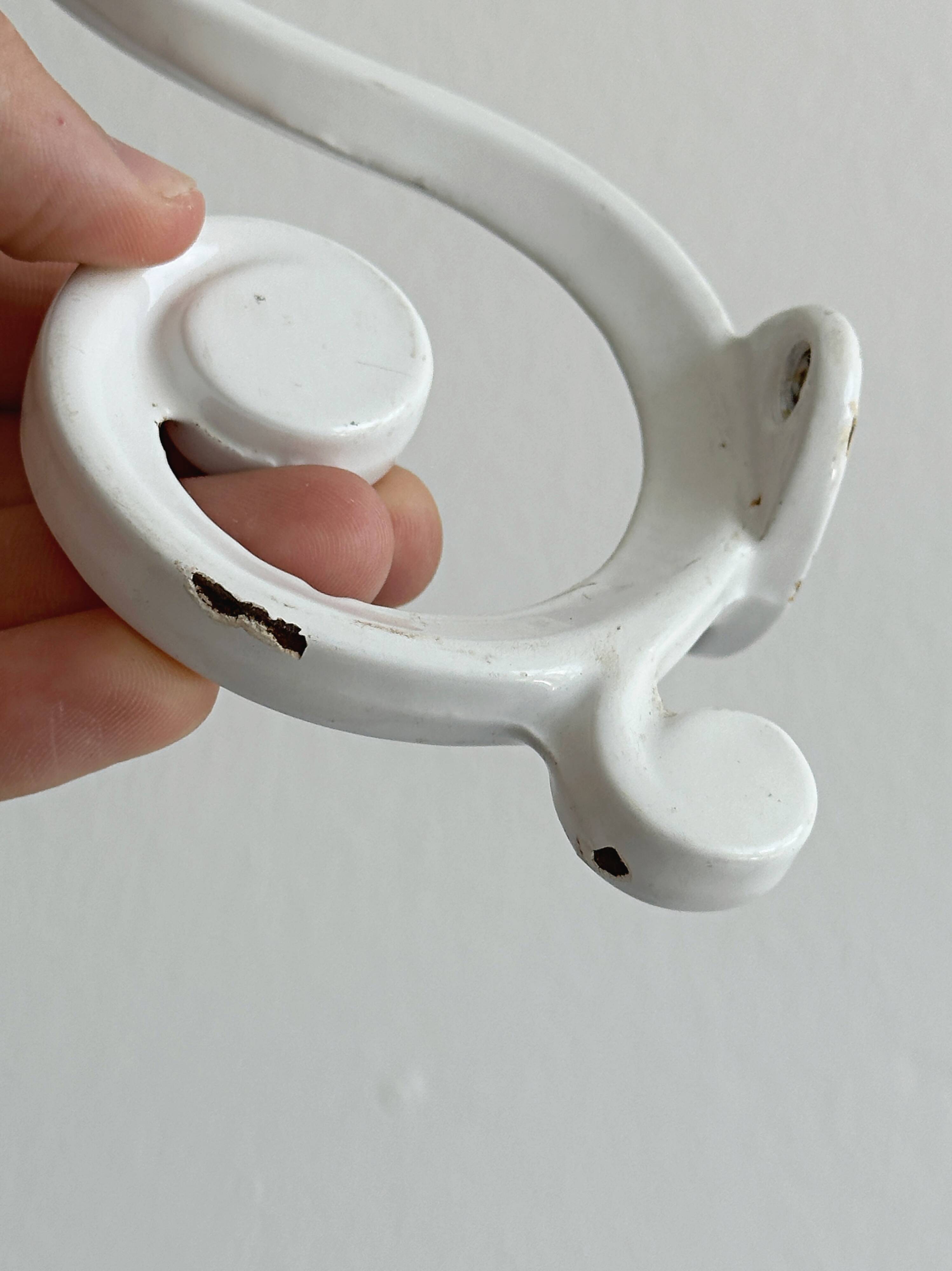 Set of 4 white lacquered metal hooks,