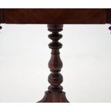 Table en noyer - fabriquée à la main, vers 1870.
