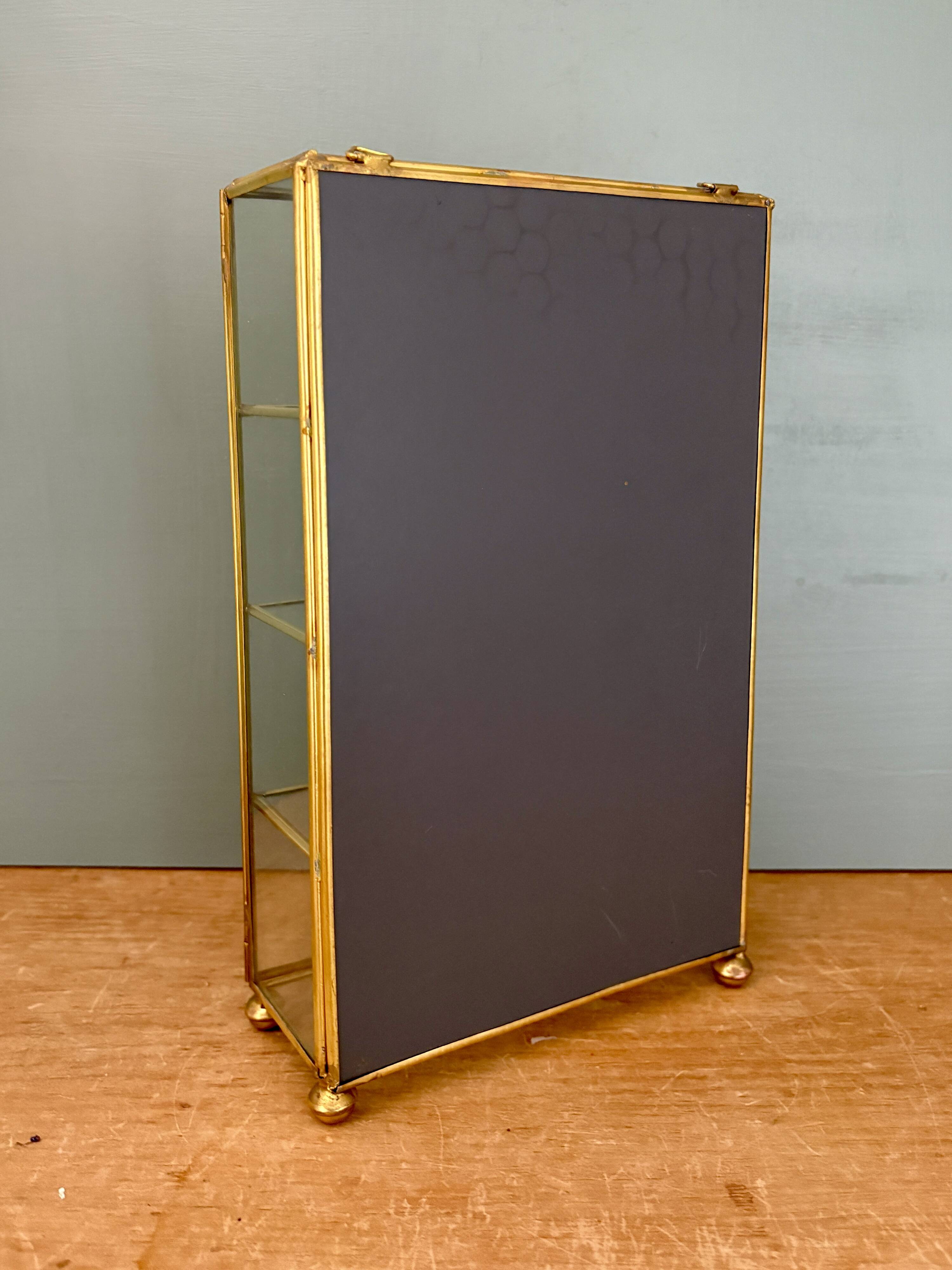 Vitrine vintage en verre et laiton