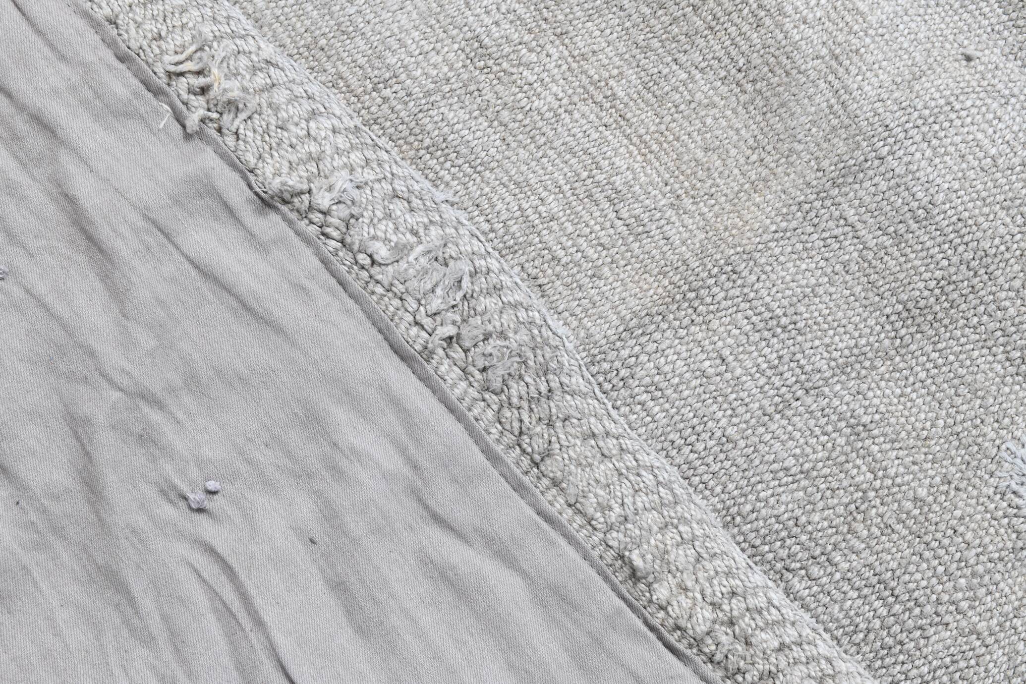 Tapis kilim vintage gris