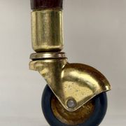 Meuble bar moderne du milieu du siècle sur roulettes en laiton – années 1960