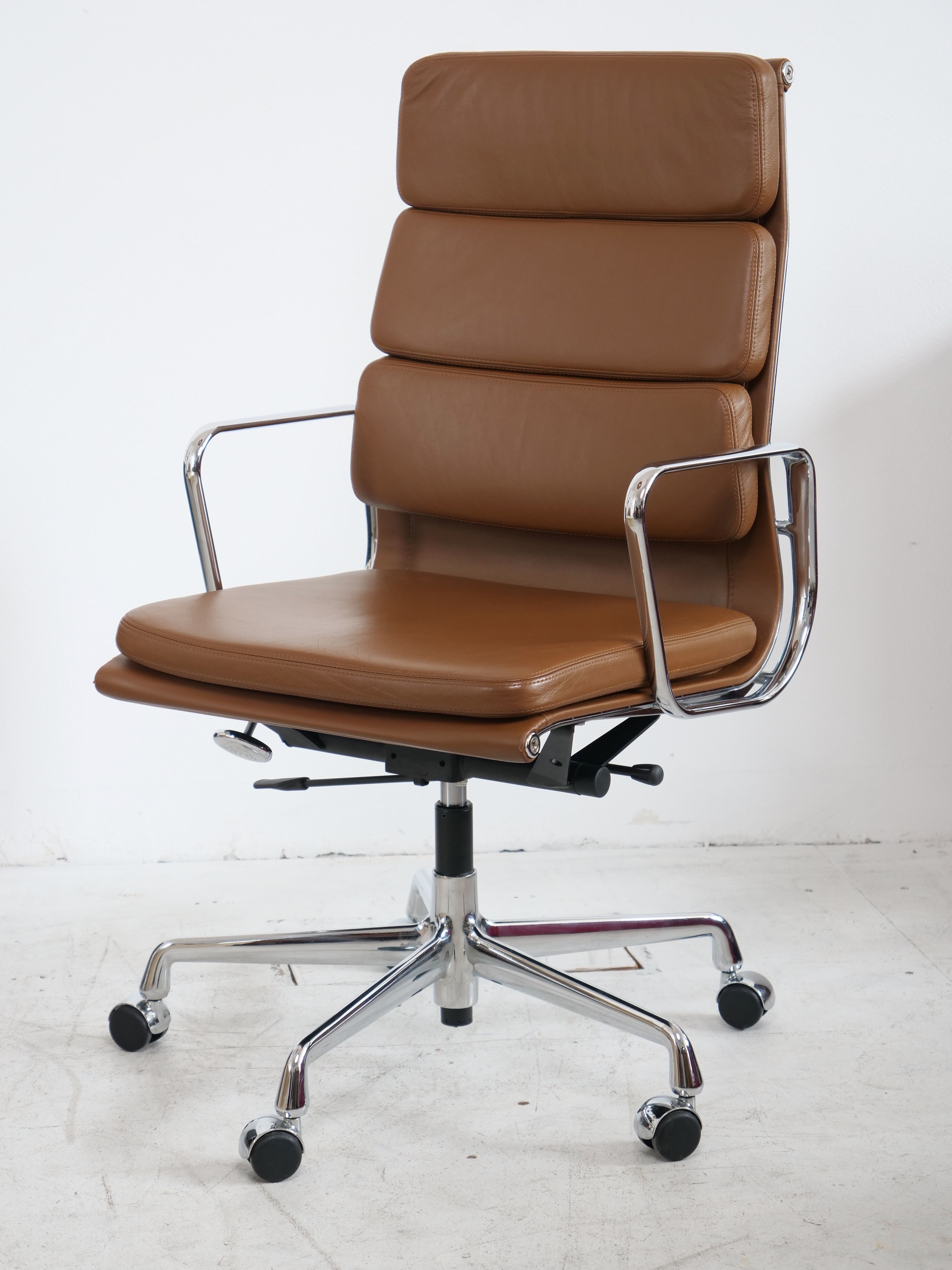 Eames EA 219 Vitra leather office chair