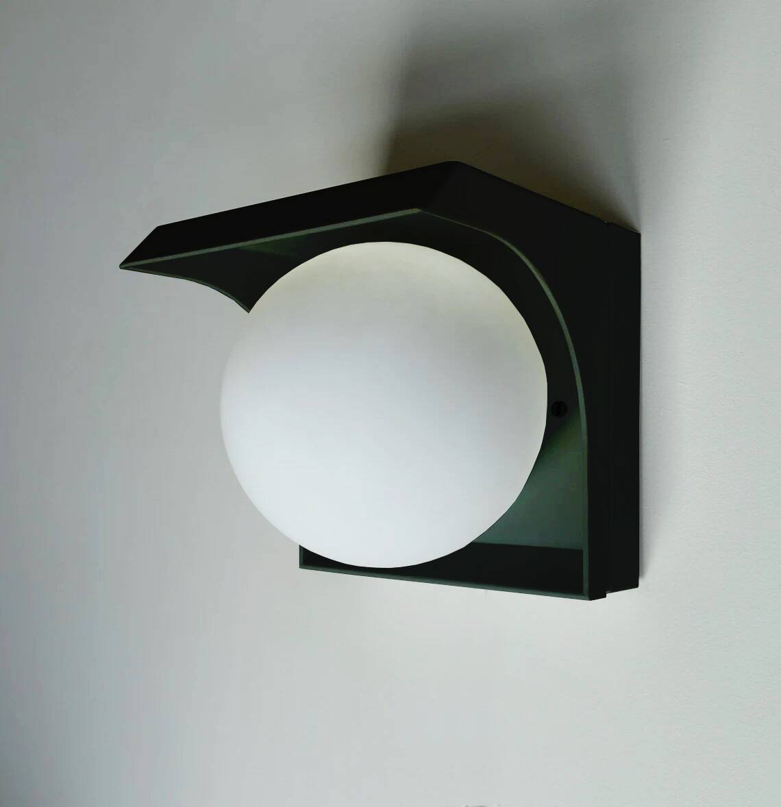 Raak domestic sun wall light