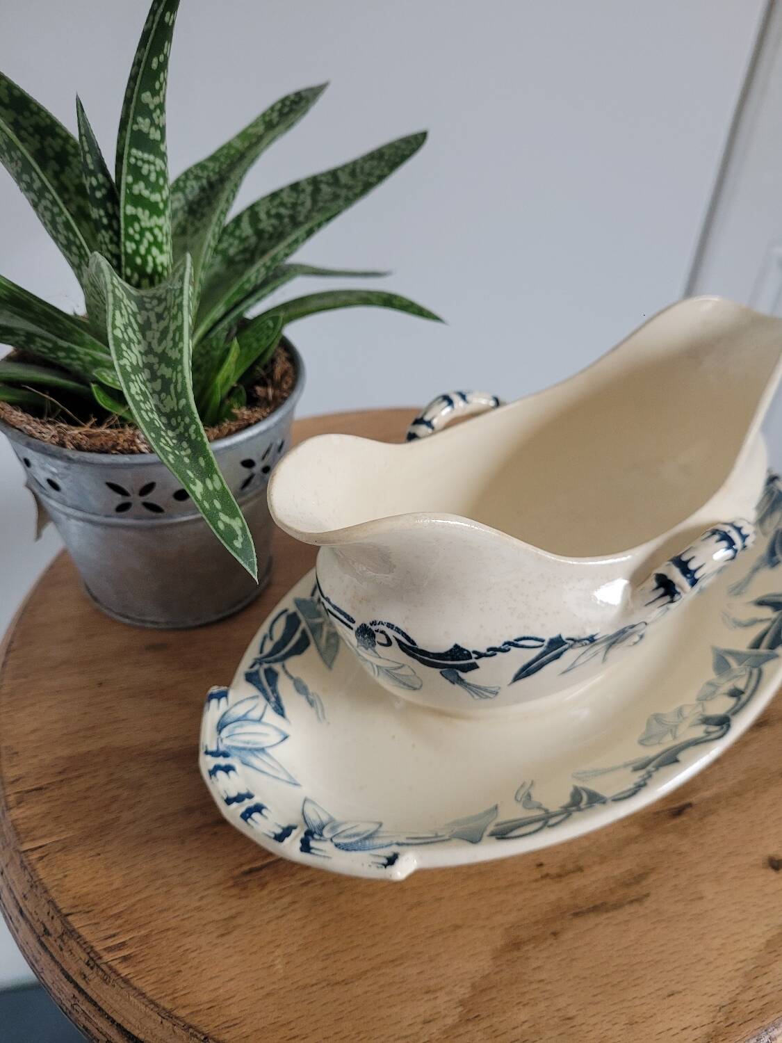 Sauce boat Pétrus Sarreguemines and Digoin