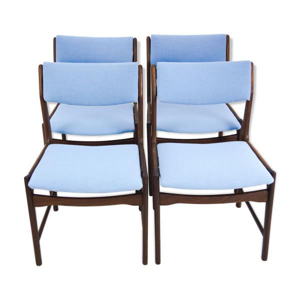 Un ensemble de 4 chaises de salle à manger en teck