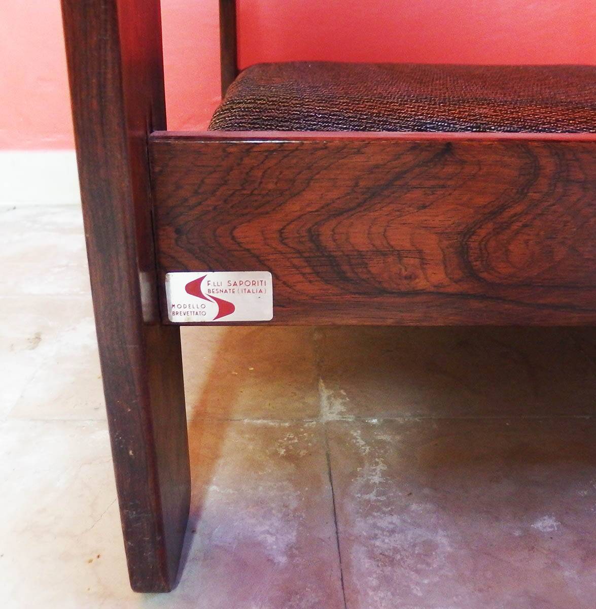 Large 1970 sofa by Saporiti