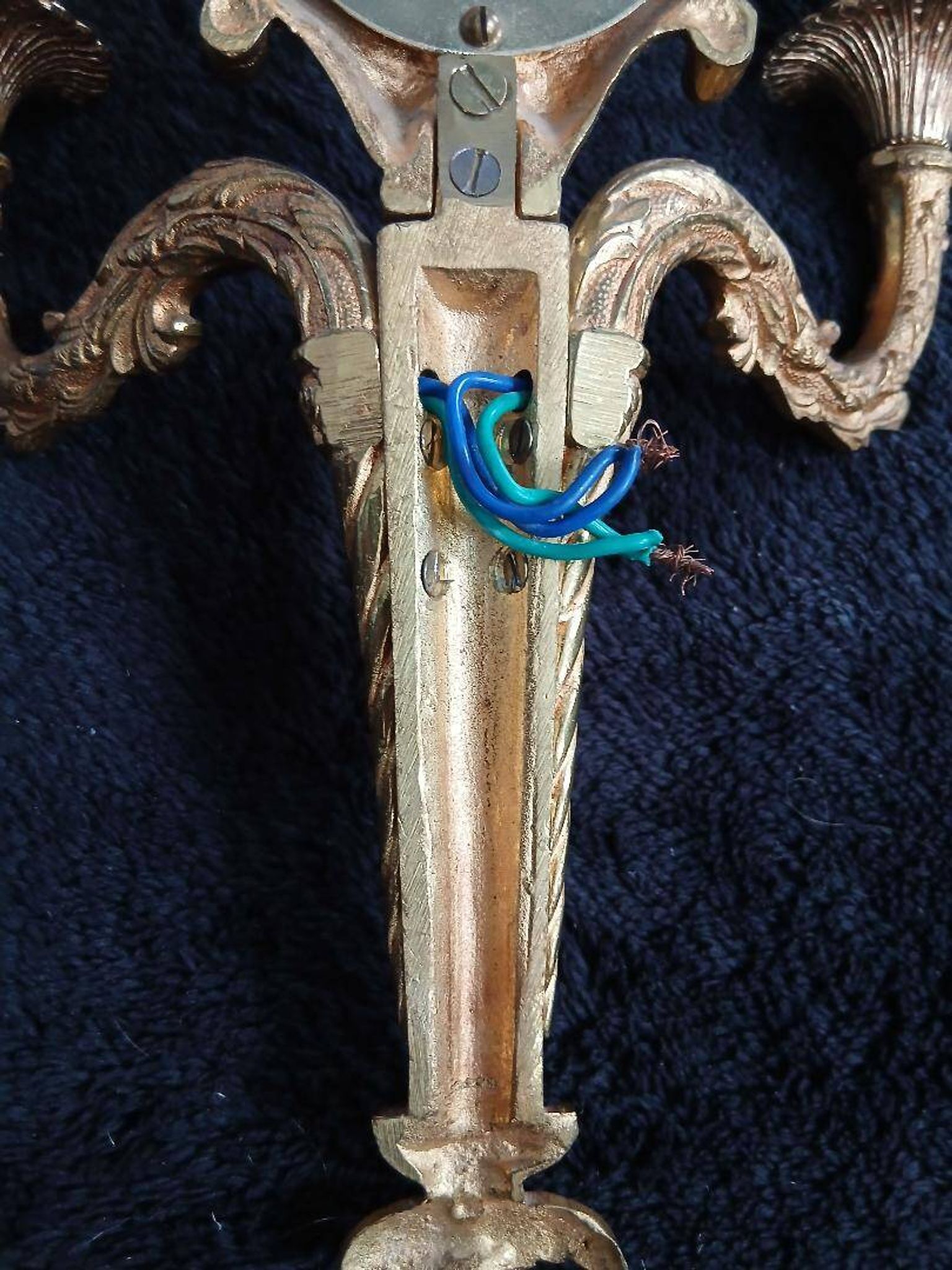 Pair of wall sconces with mirrors. Putti. Bronze. Floral Art Nouveau.