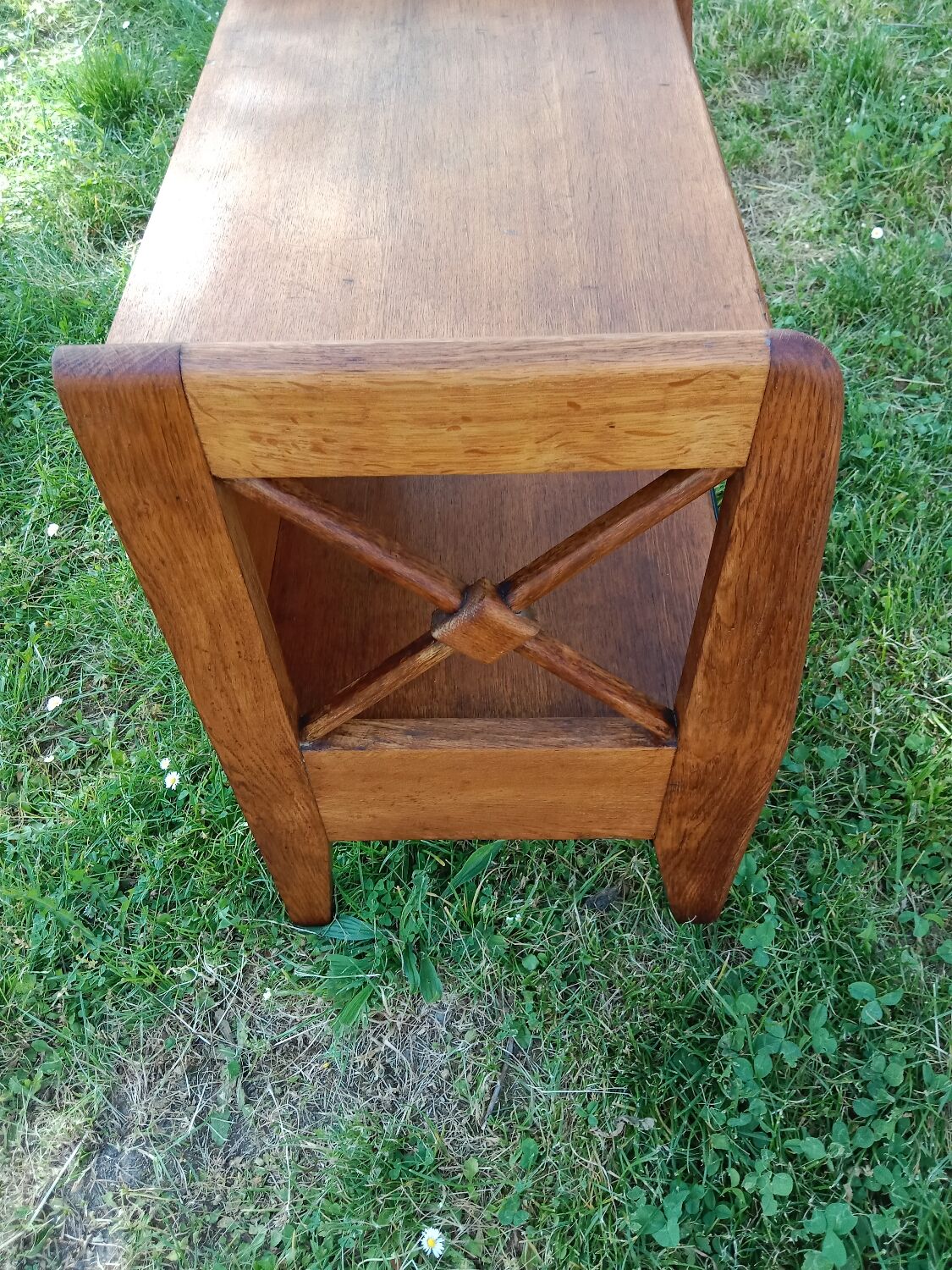Table de chevet à croisillons