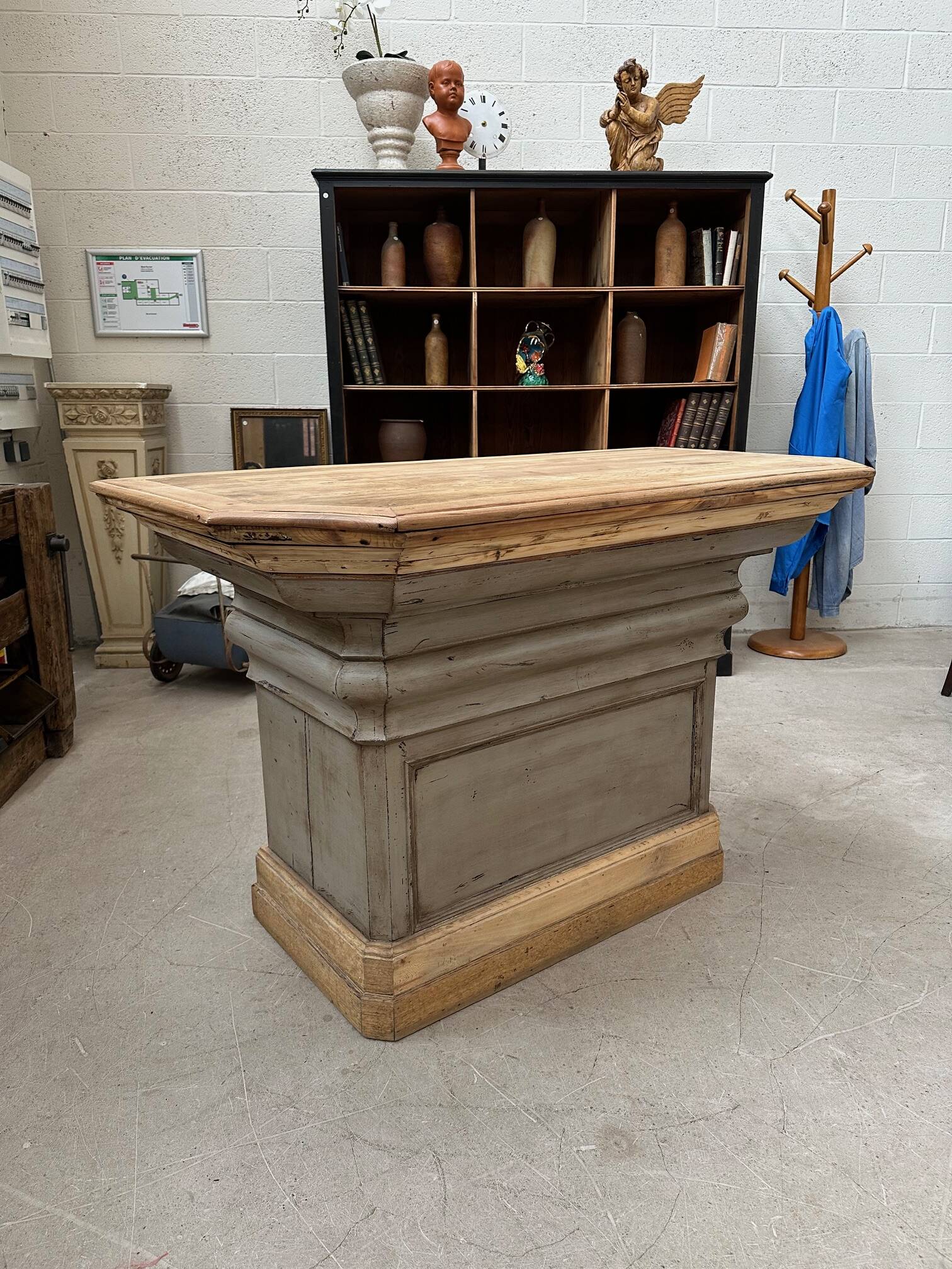 Early 20th century counter