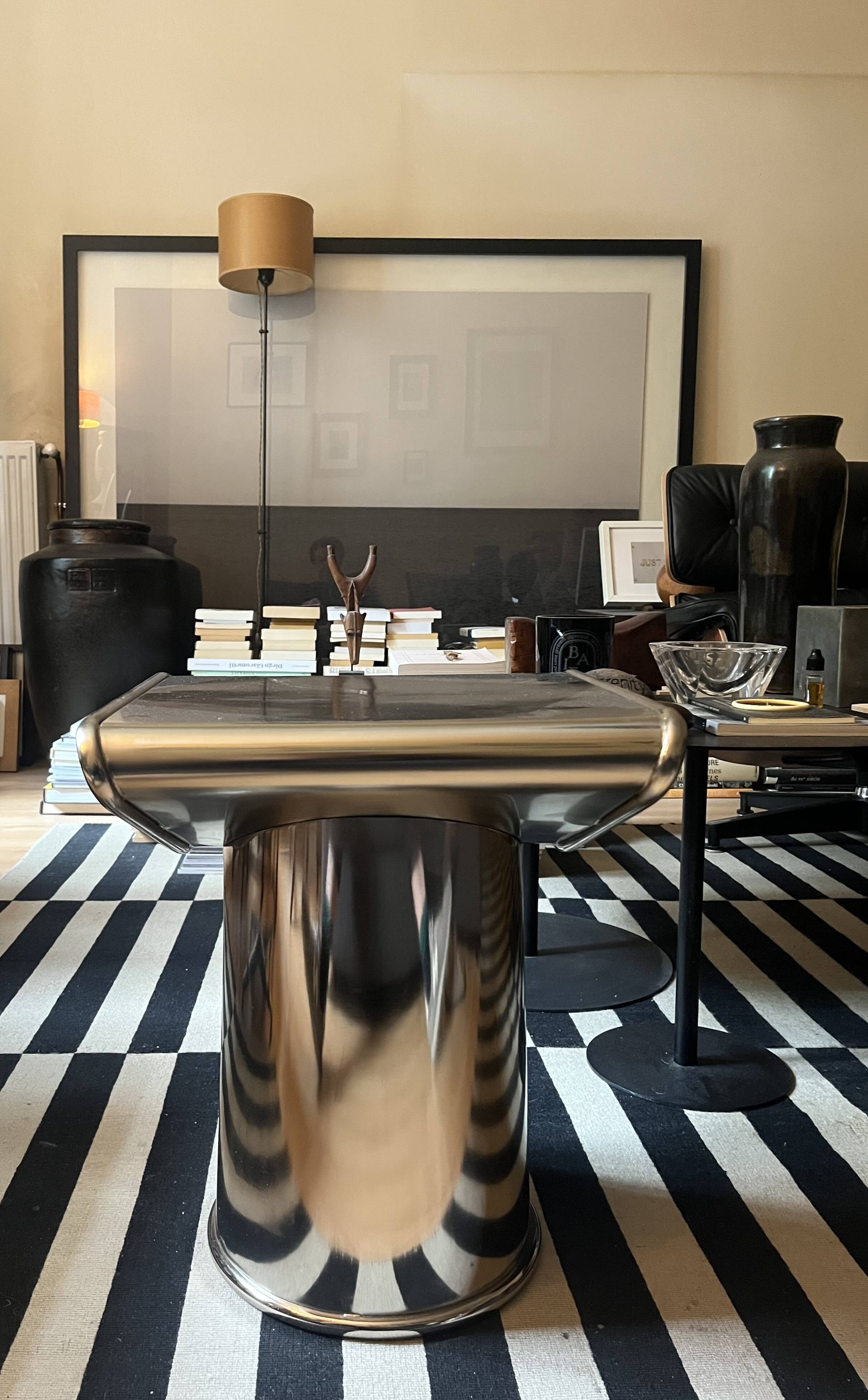 Silver chrome metal stool - Jean-Baptiste Fastrez