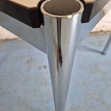 USM triangular table