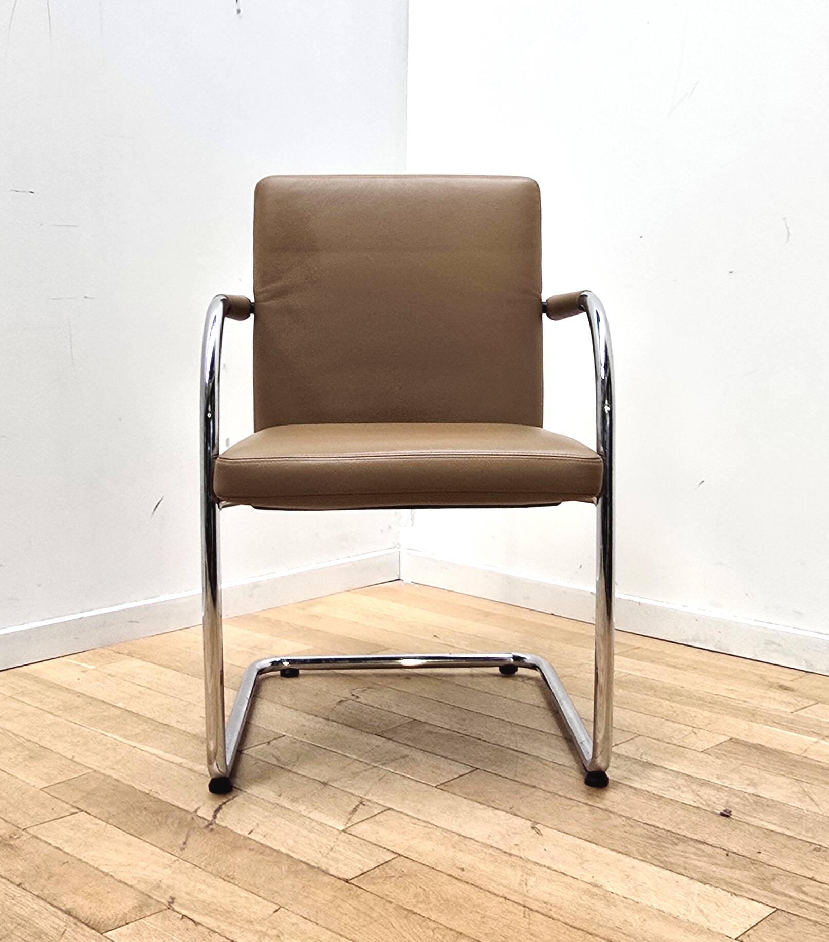 Pair of Visasoft office chairs, Vitra