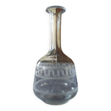 Carafe en verre ciselé