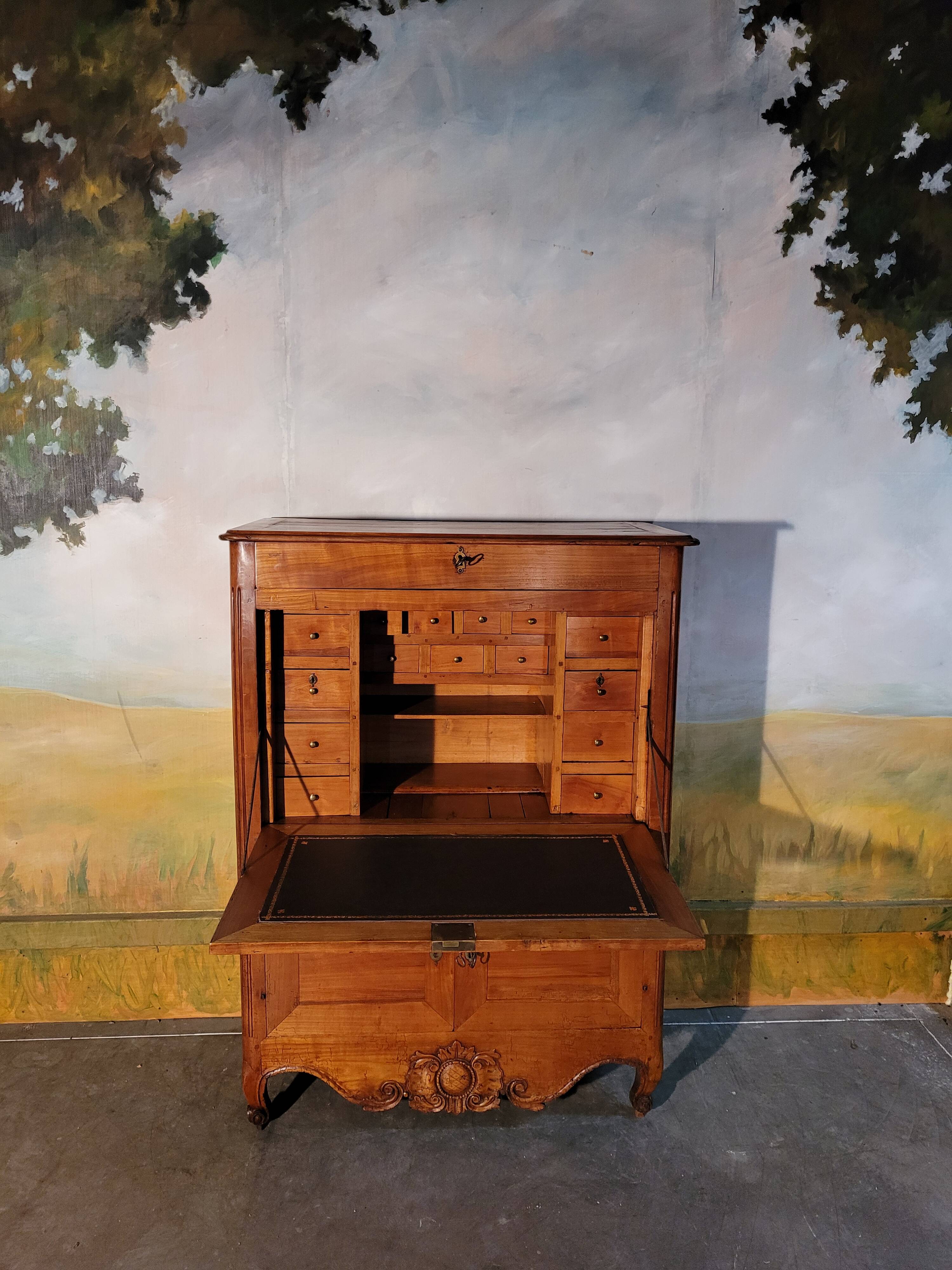 Secrétaire époque Louis XV en merisier massif