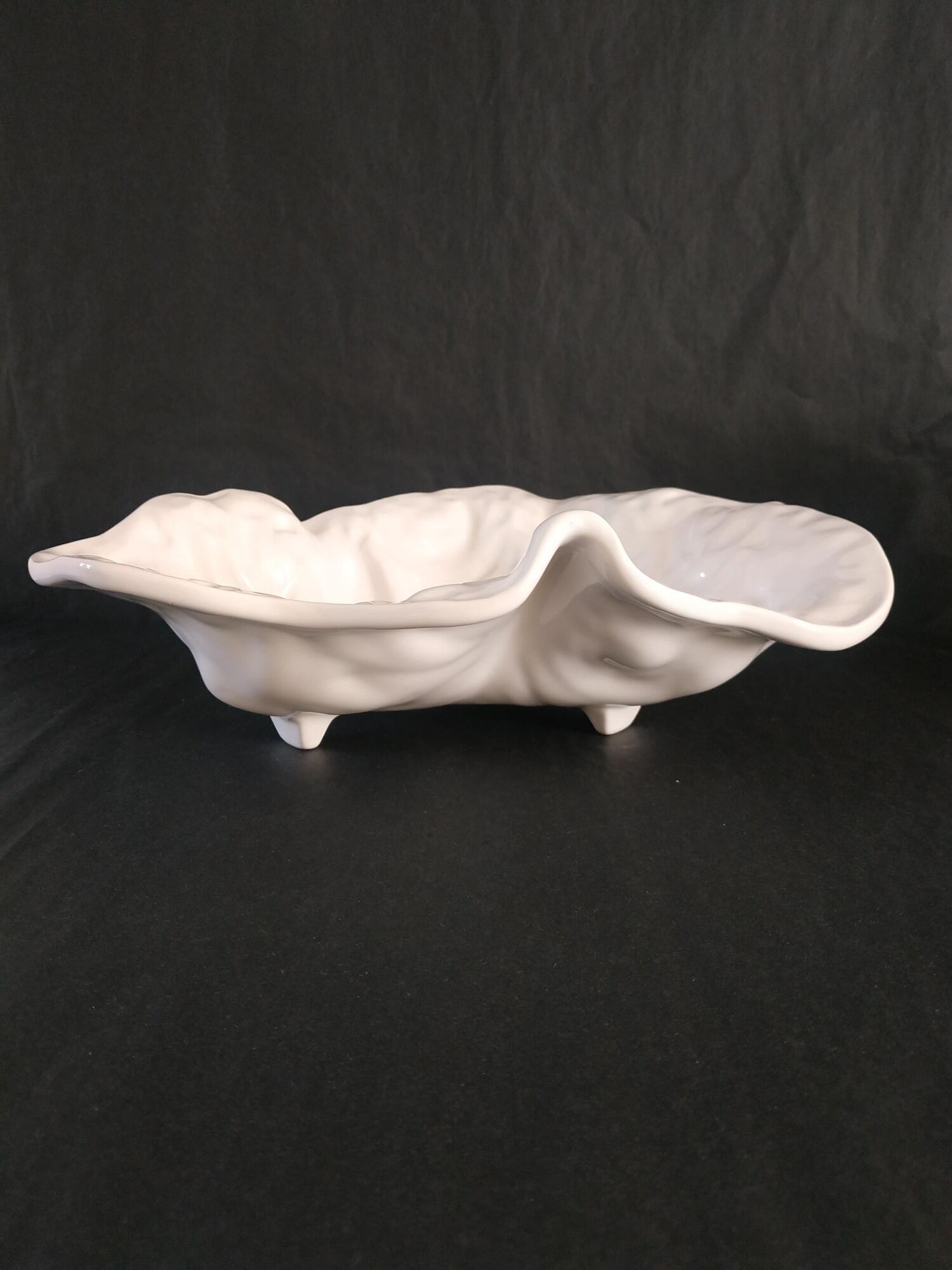 Vintage ceramic cabbage leaf cut