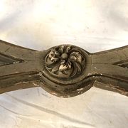 Guéridon ovale de style Louis XVI en bois laqué gris