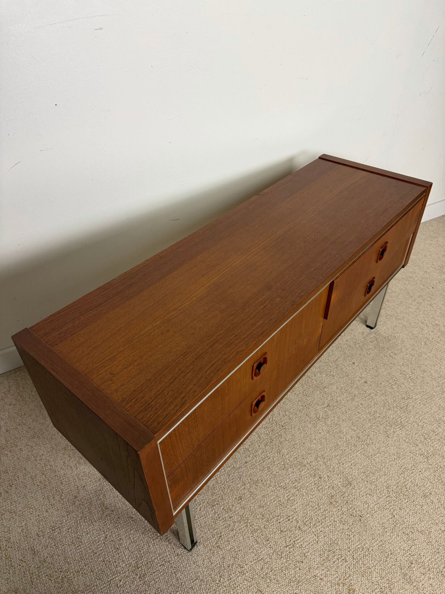 Enfilade basse vintage 4 tiroirs – années 70