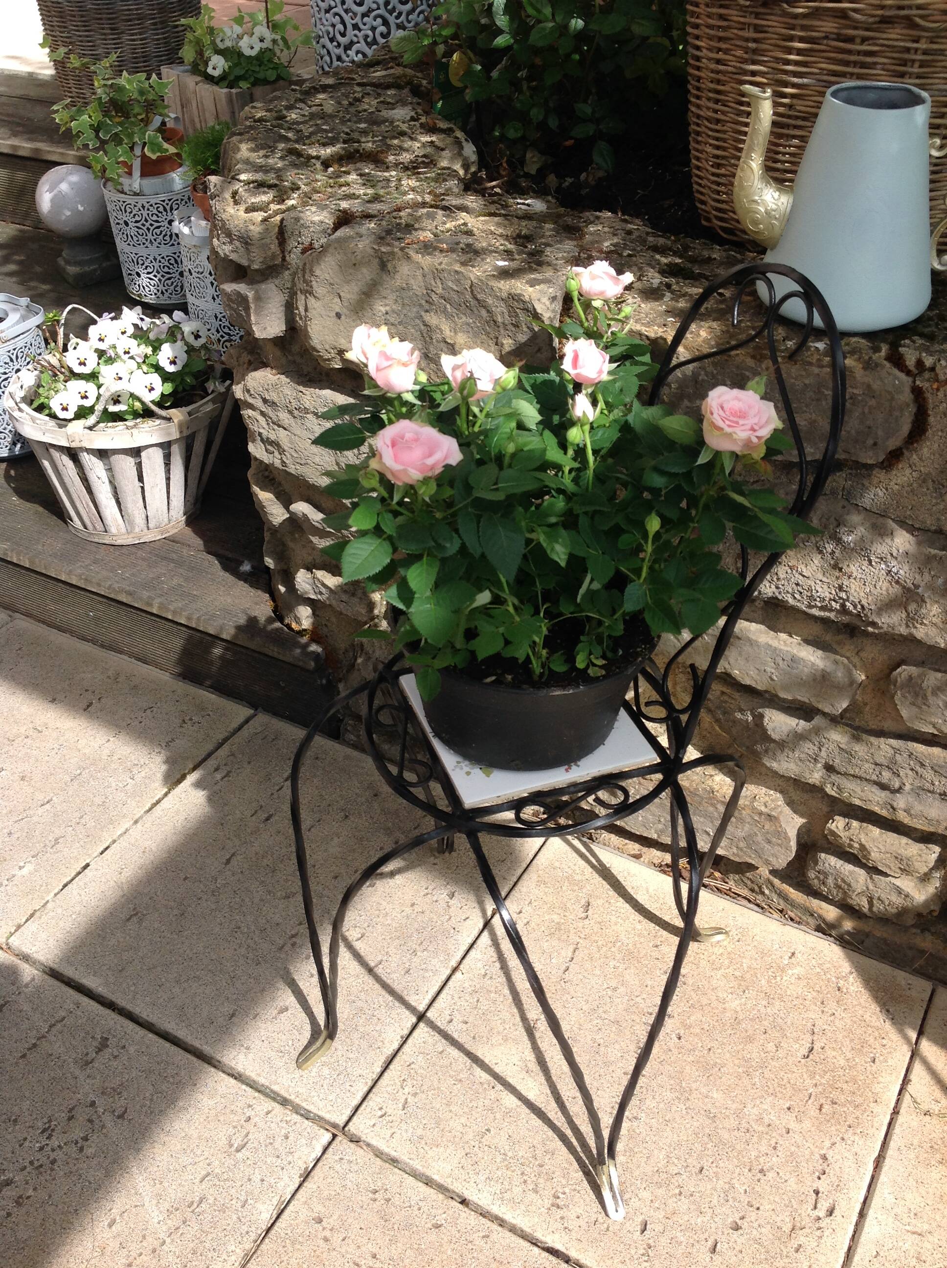 Plant holder "chair" in wrought iron and earthenware / vintage 60s-70s