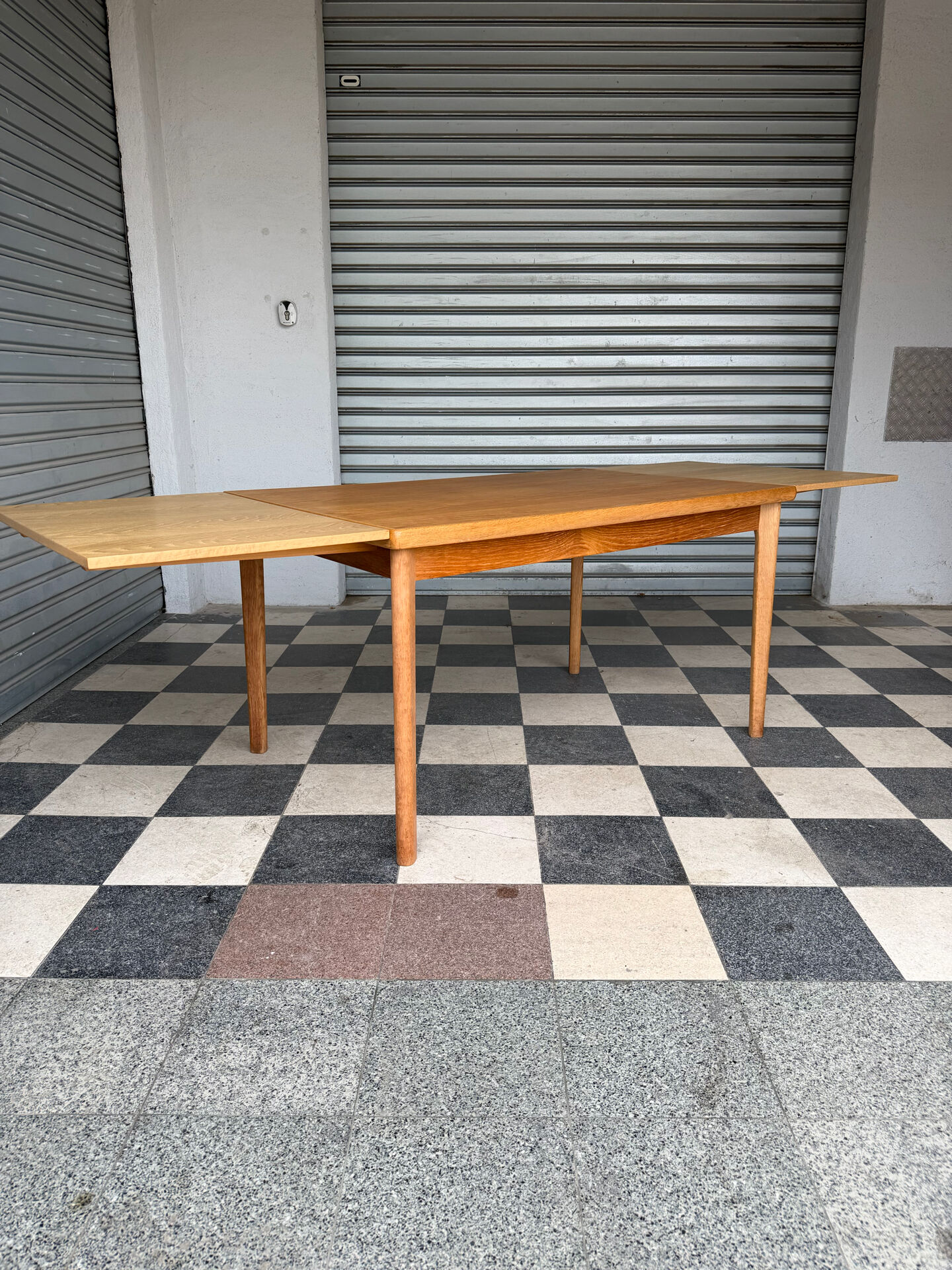 Table scandinave en chêne