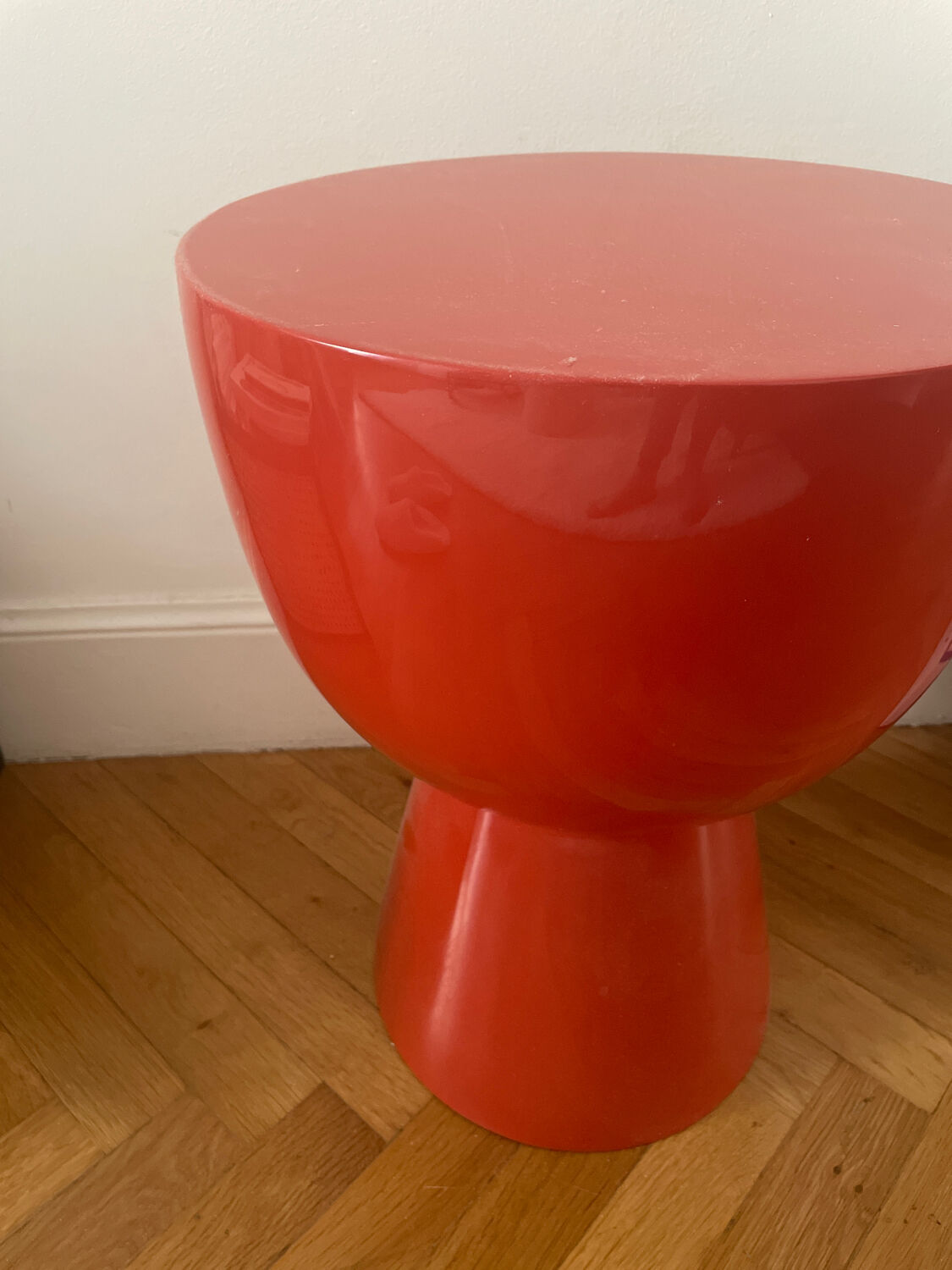 Red stool Pol's Potten
