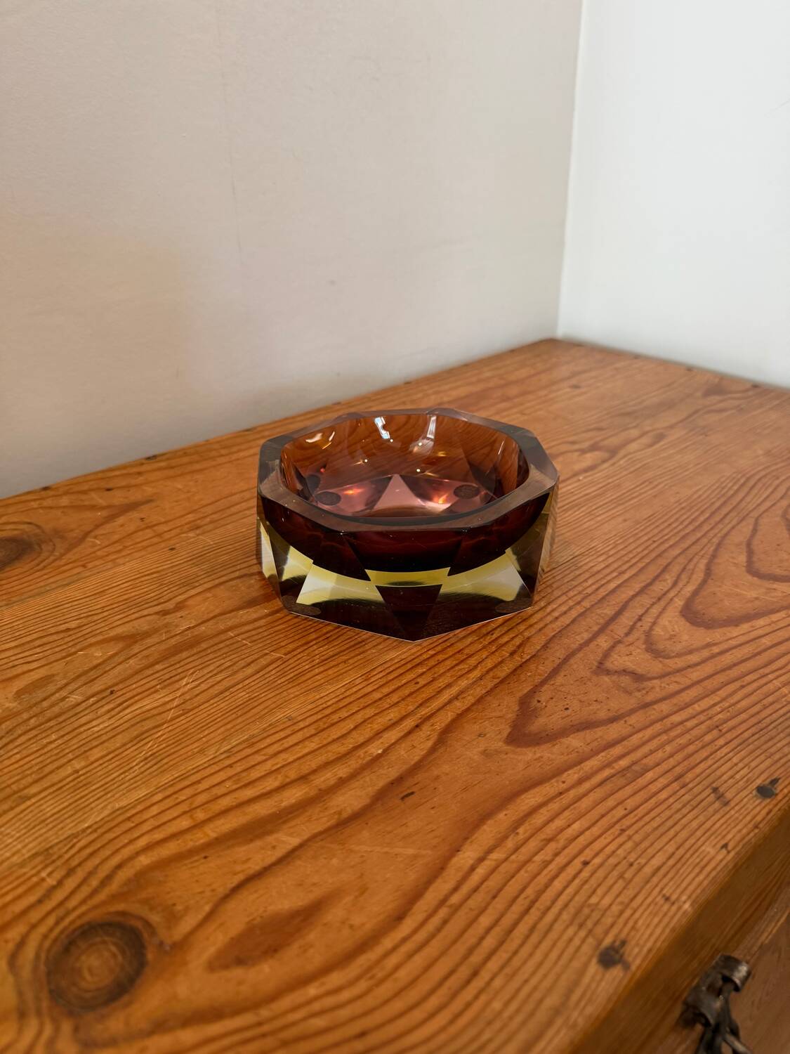 Ashtray / decorative bowl designed by Flavio Poli in Murano glass.