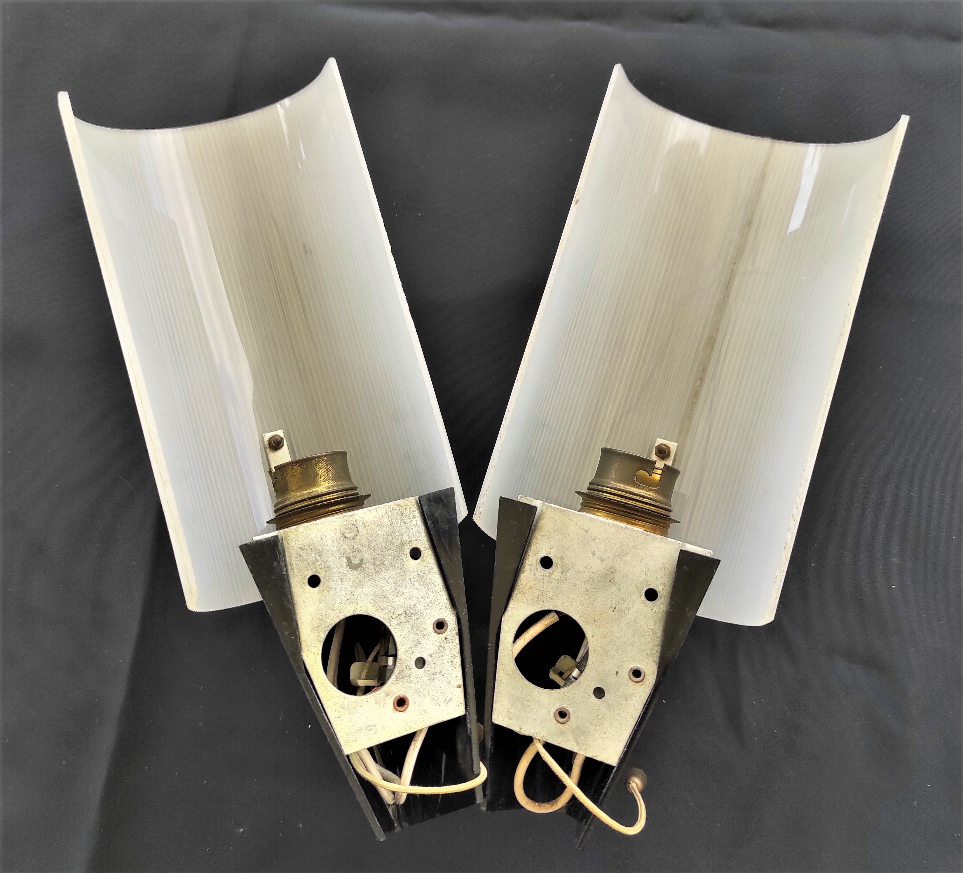 Pull wall lamps