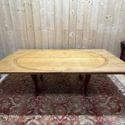 Table de salle à manger ovale de style Louis XV en chêne massif