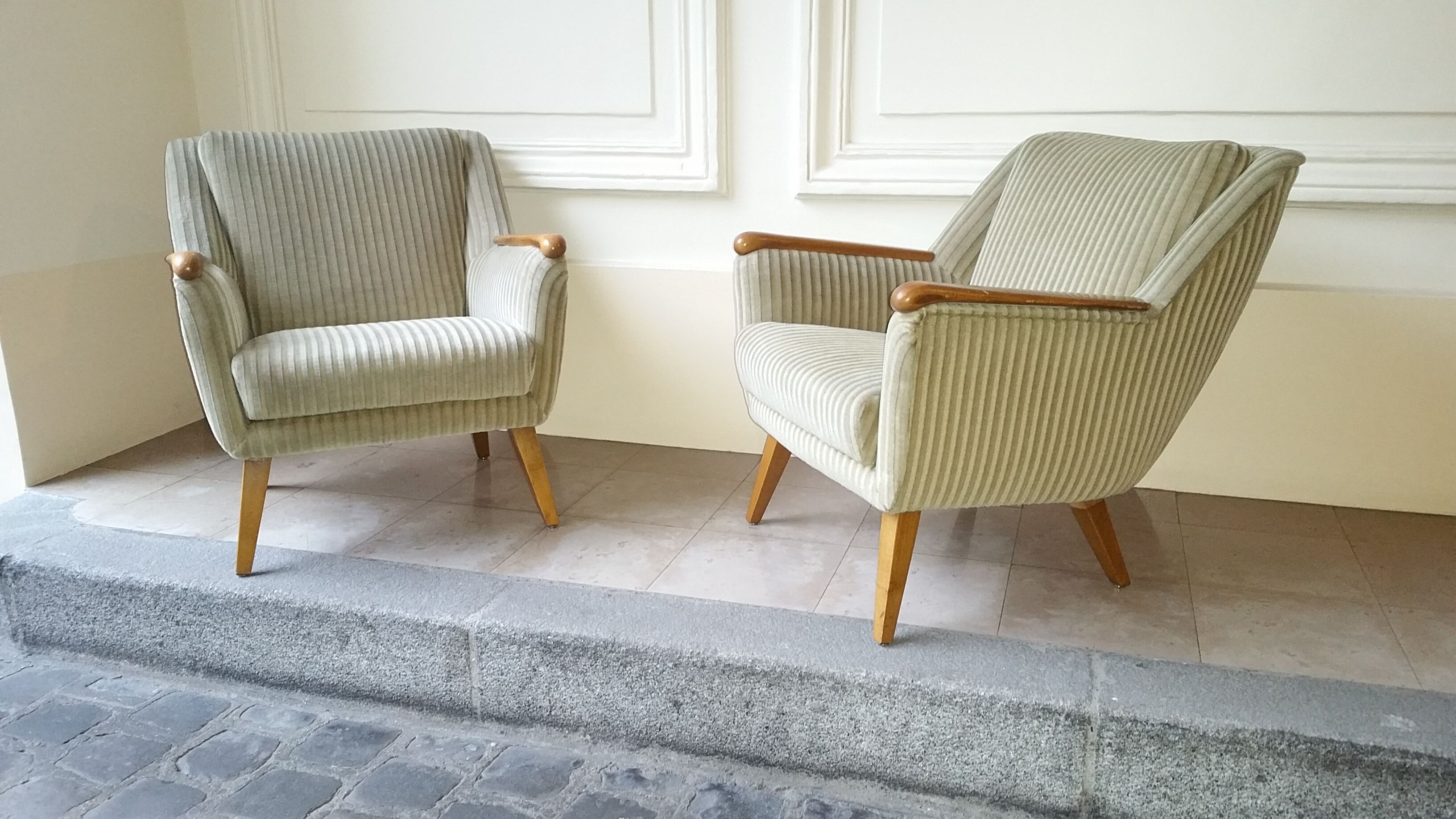 1/6 year 50 60 egg back club chairs