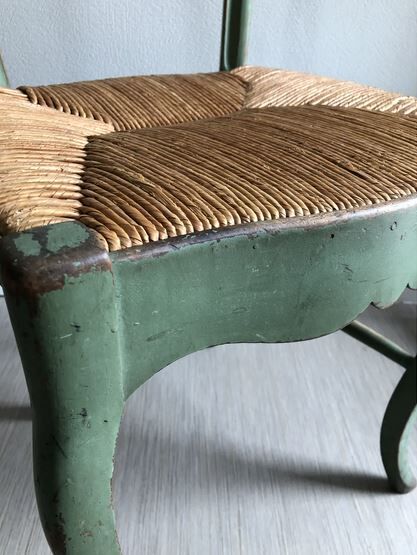 Chaise patinée verte