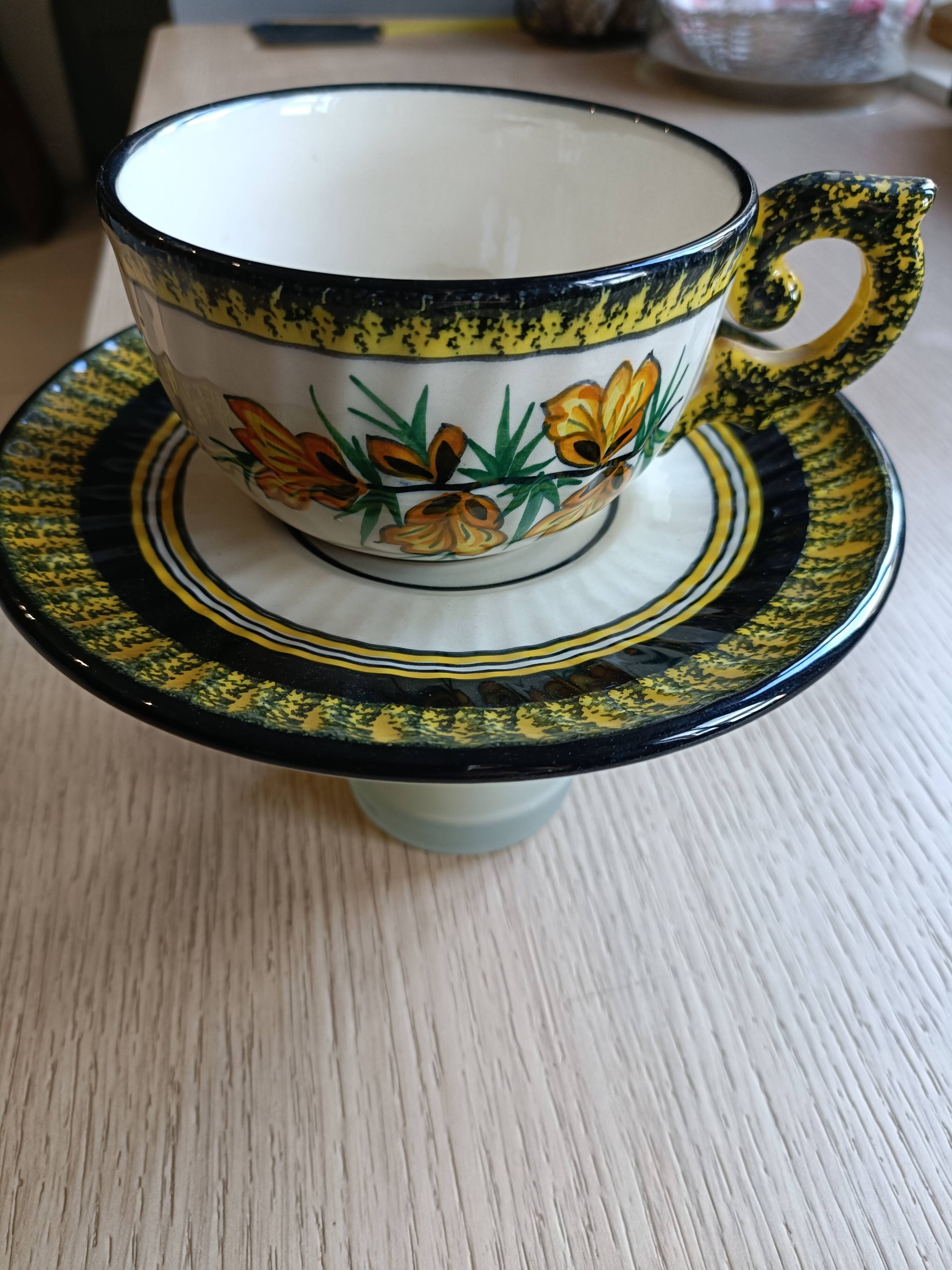 Tasse à thé avec soucoupe Henriot Quimper