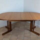 Extendable round table