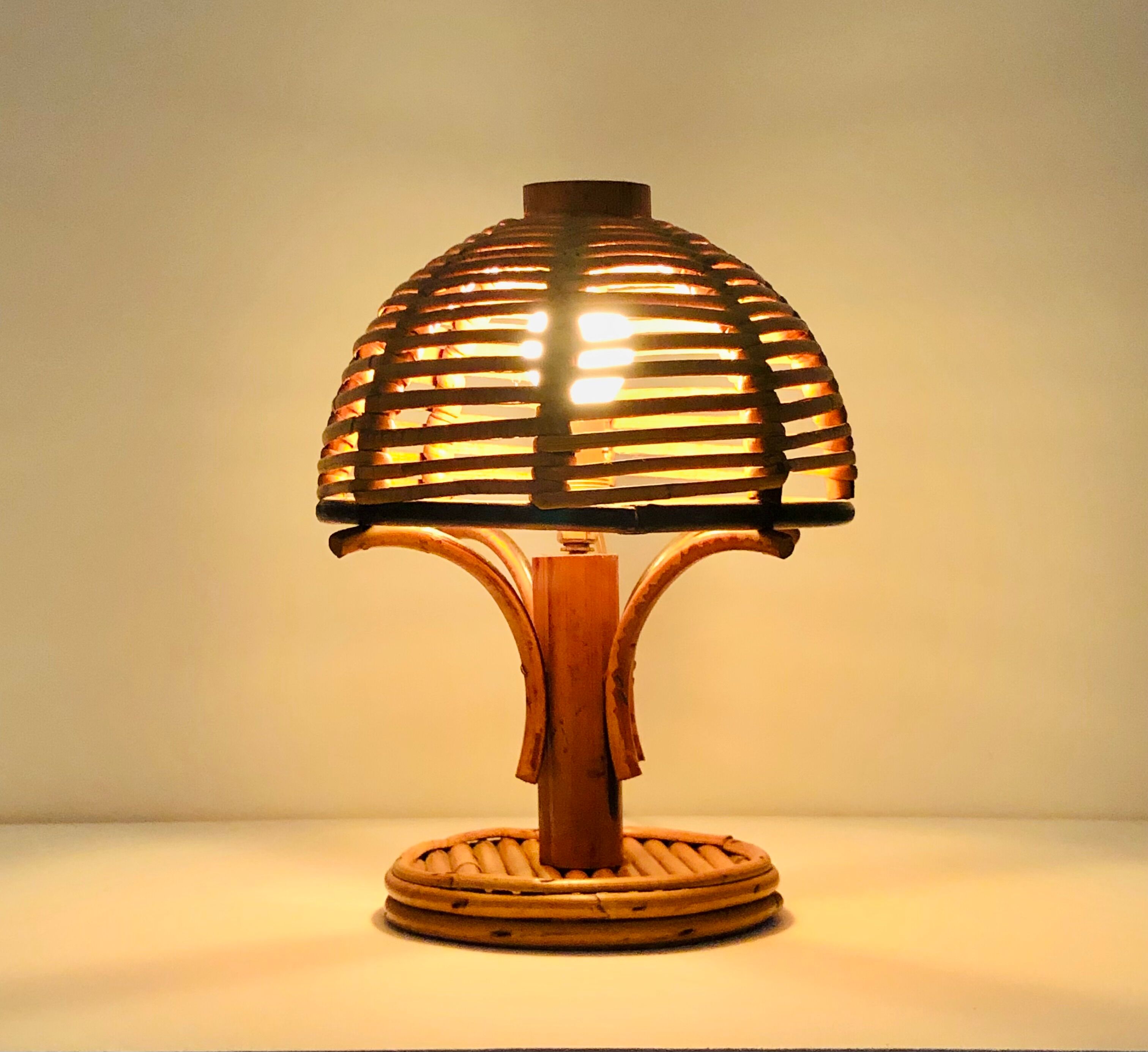 Lampe à poser en rotin, Italie années 60