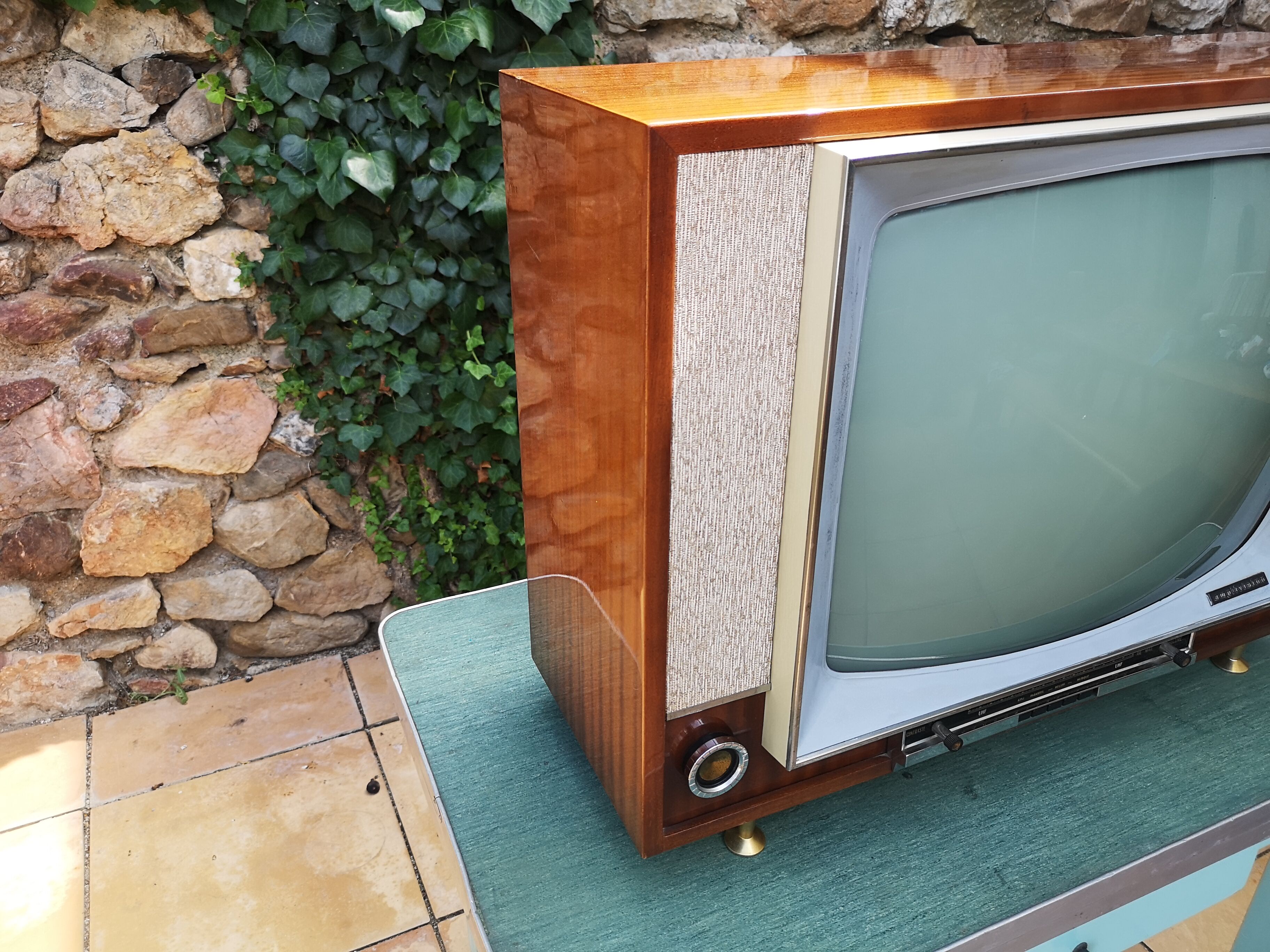 Vintage television Amplivision model AV 604