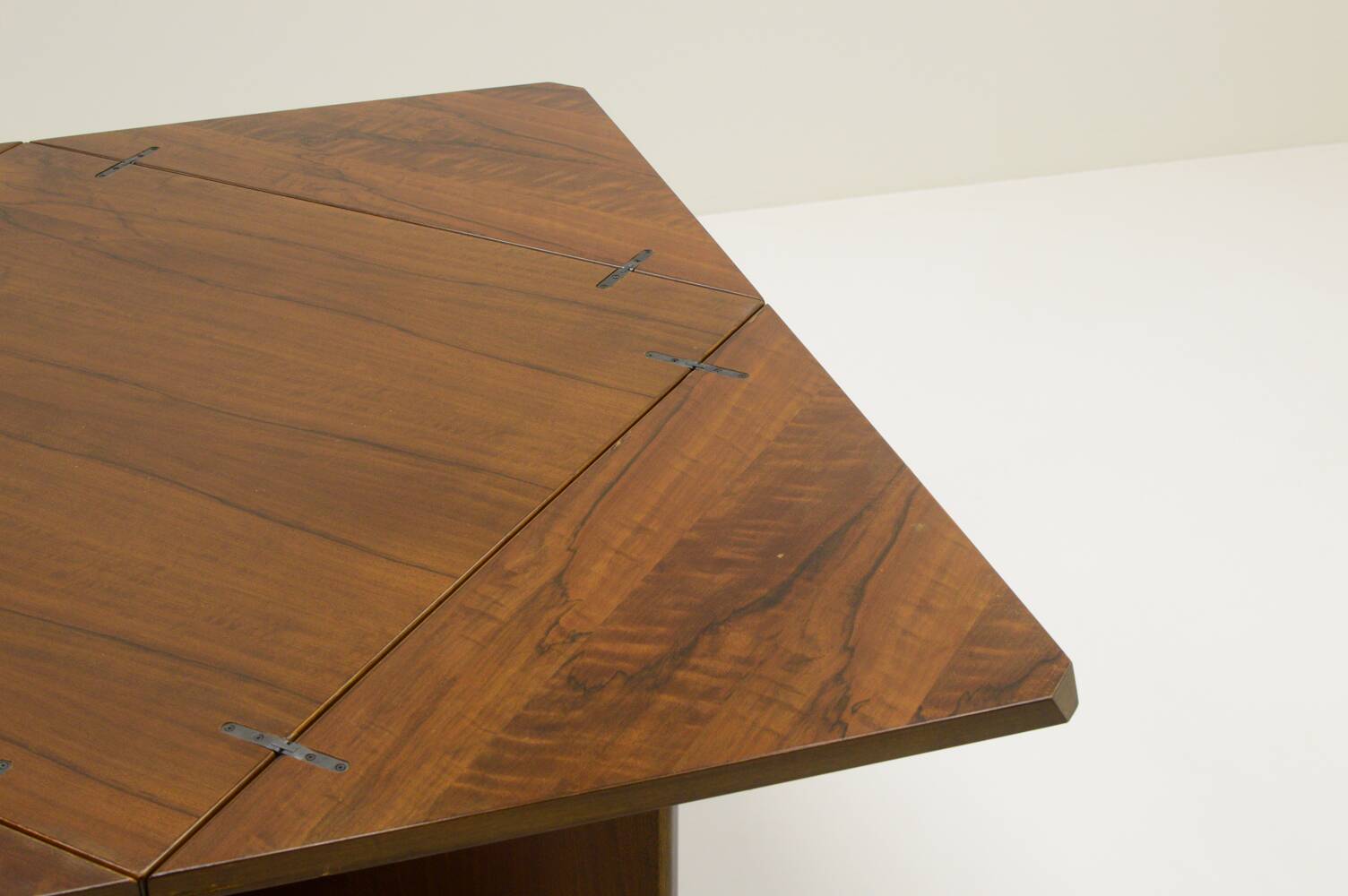 Envelope dining table by vittorio Introini for Sormani, 1960s Italy.
