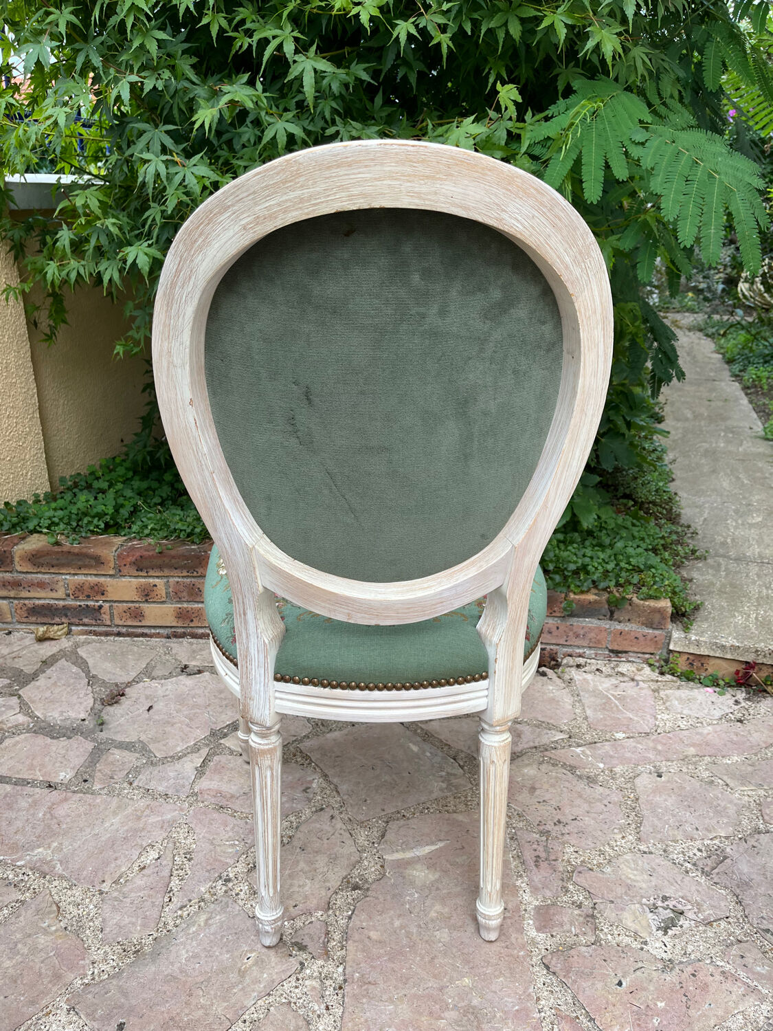 Paire de chaises médaillon