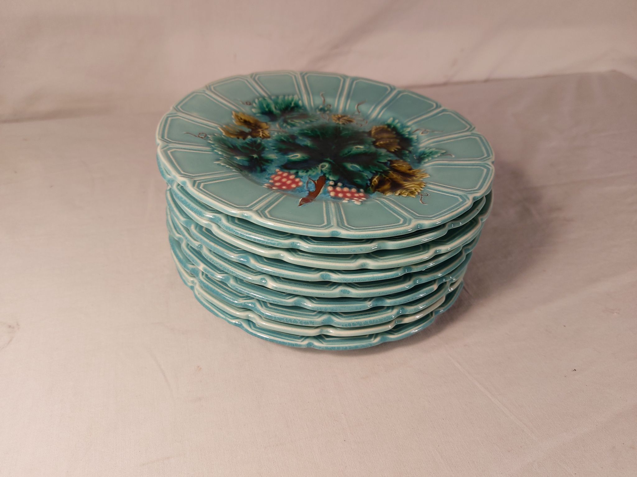 Series of 9 dessert plates in Majolica slip Faience of Sarreguemines