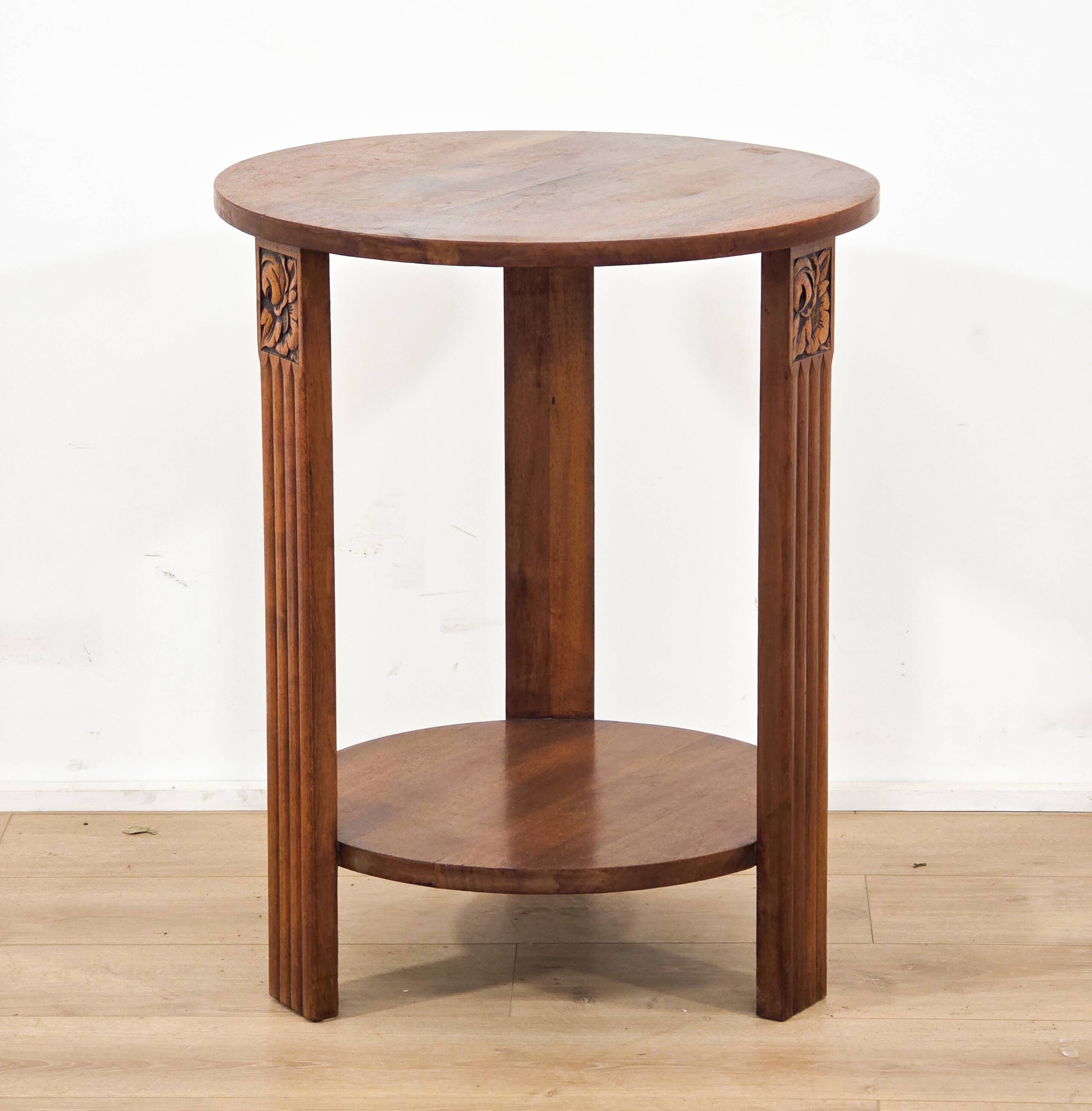 Side table / accent table in carved wood – Art Deco 1930